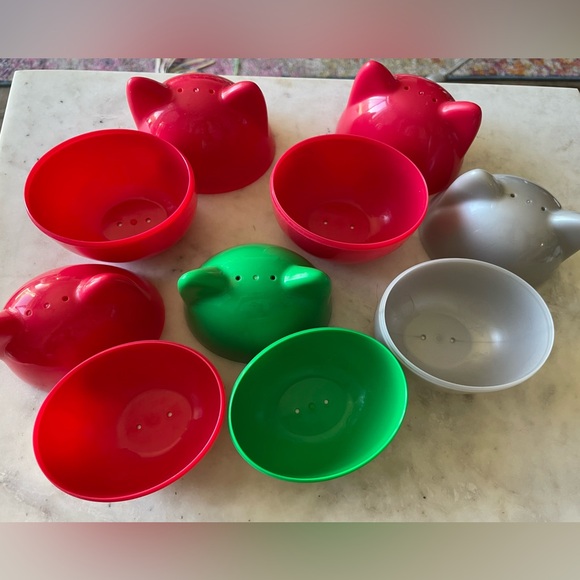 NEW- 5 EMPTY Squishmallow Capsules in Holiday colors red, green, & silver - Picture 3 of 5